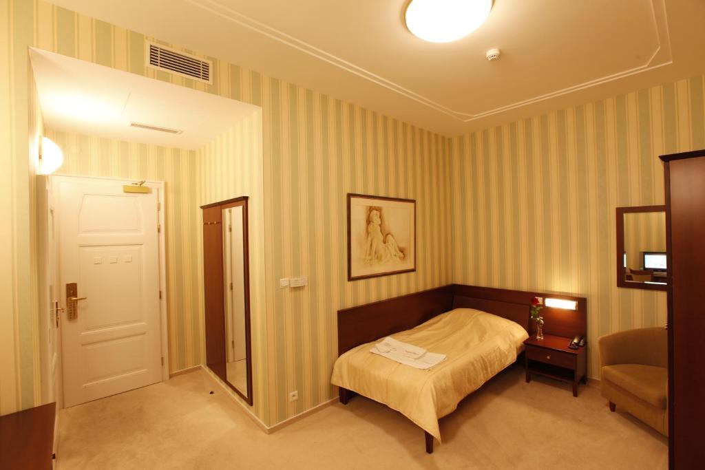 Hotel Sandor Pavillon Piest'any Rum bild
